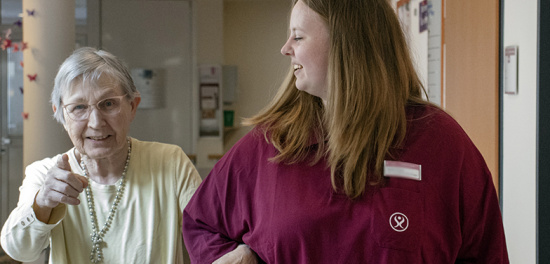 Bewohnerin und Mitarbeiterin Bewohnerin und Mitarbeiterin